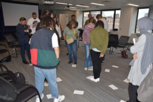 Teilnehmende im Seminar